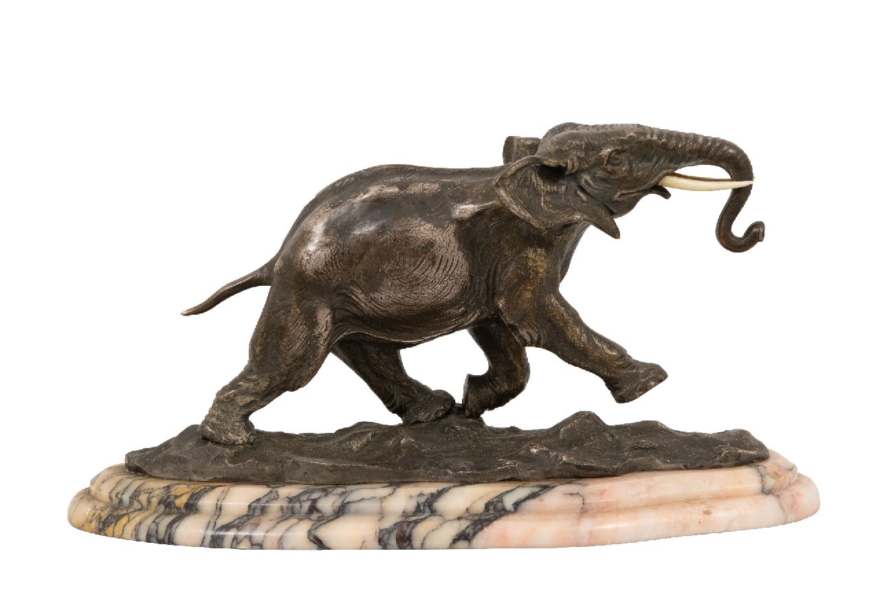 Franse School, 19e eeuw   | Franse School, 19e eeuw |  te koop aangeboden | Lopende olifant, verzilverd brons op marmeren voet 14,3 x 27,4 cm