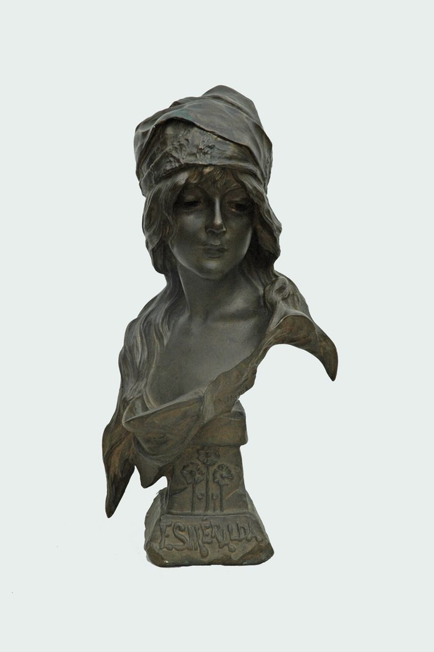 Villanis E.  | Emmanuel Villanis, Esméralda, junge Frau mit Kopftuch, Bronze 40,0 x 20,0 cm, Unterzeichnet auf der Basis und datiert um 1900