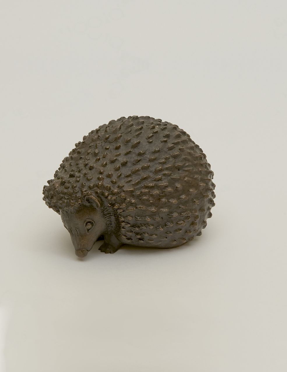 Scherf L.  | Luise Scherf, Igel, Bronze 7,2 x 9,7 cm, Unterzeichnet aun der Unterseite und zu datieren um 1950