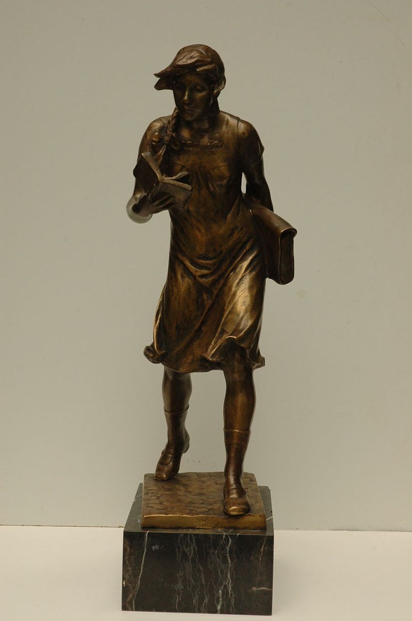 Janensch G.A.  | Gerhard Adolf Janensch, The first day of school, Bronze 67,5 x 21,5 cm, signed incised with artist's name on the base
