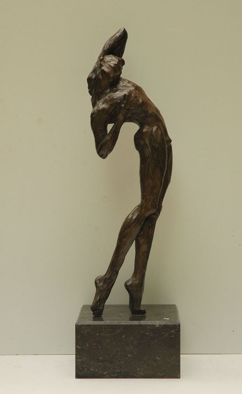 Meyer K.  | Kiki Meyer, Nijinsky, Bronze 62,0 x 14,0 cm, signed on heel right foot
