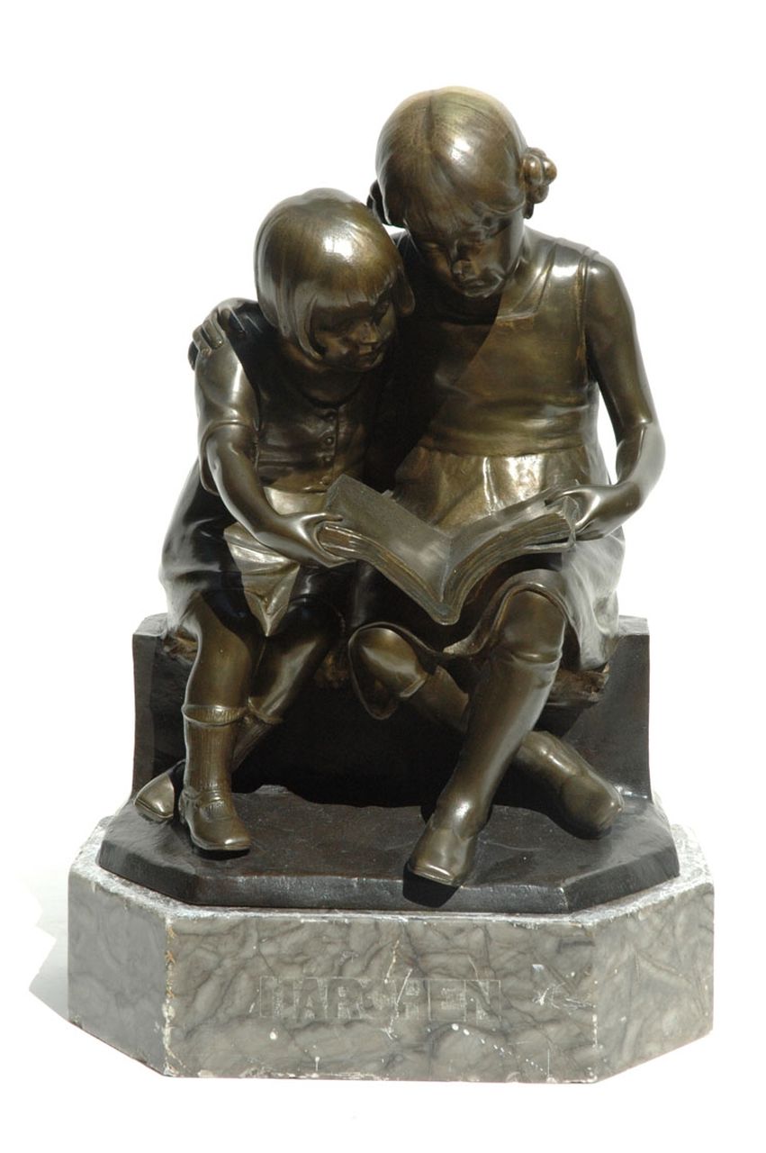Seifert V.H.  | Victor Heinrich Seifert, Lesende Mädchen, Bronze 47,0 x 31,5 cm, Unterzeichnet Auf der Seite der bronzenen Basis