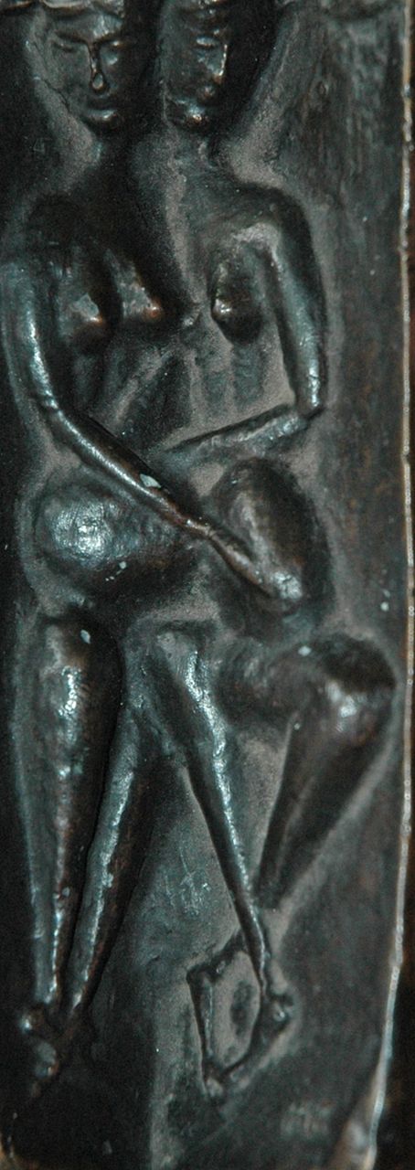 Kogan M.  | Moissey Kogan, Twee vrouwelijke naakten hoek relief, Bronze 15,0 x 5,5 cm