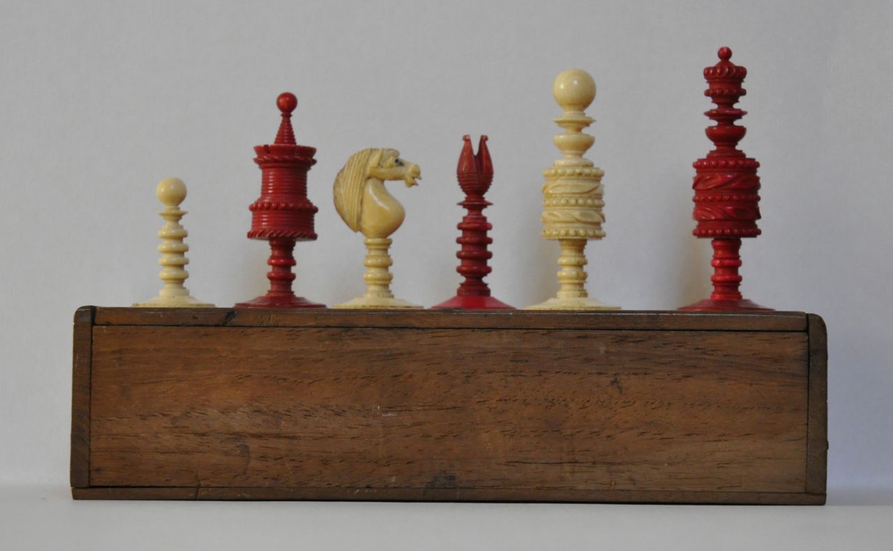 Schaakset   | Schaakset, Chess set, England, Elfenbein 8,5 x 4,5 cm, executed mid 19th century