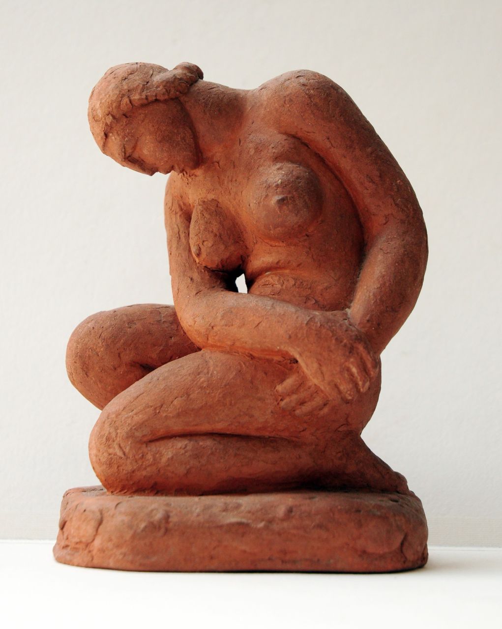 Harradine A.L.  | Arthur 'Leslie' Harradine, Crouching female nude, Terracotta 14,9 x 11,0 cm, signed on the side of the base und dated '48 on the side of the base