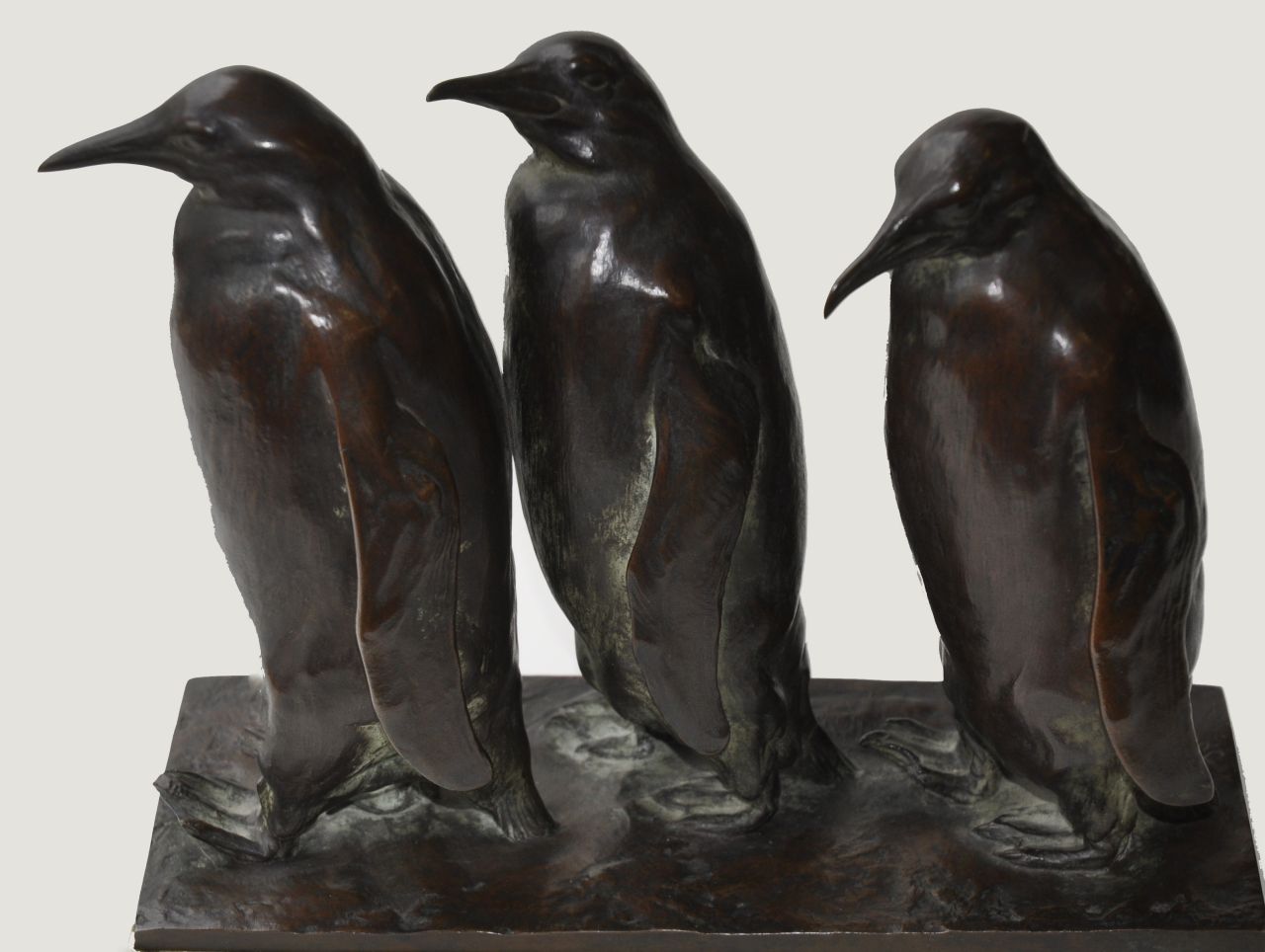 Pallenberg J.F.  | Josef Franz Pallenberg, Pinguine, Bronze 23,3 x 28,1 cm, Unterzeichnet auf der Basis
