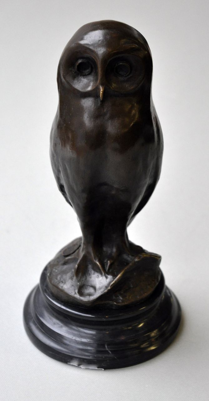 Franse School, 19e eeuw   | Franse School, 19e eeuw, Owl, Bronze 24,8 x 8,4 cm, signed 'Milo' on bronze base