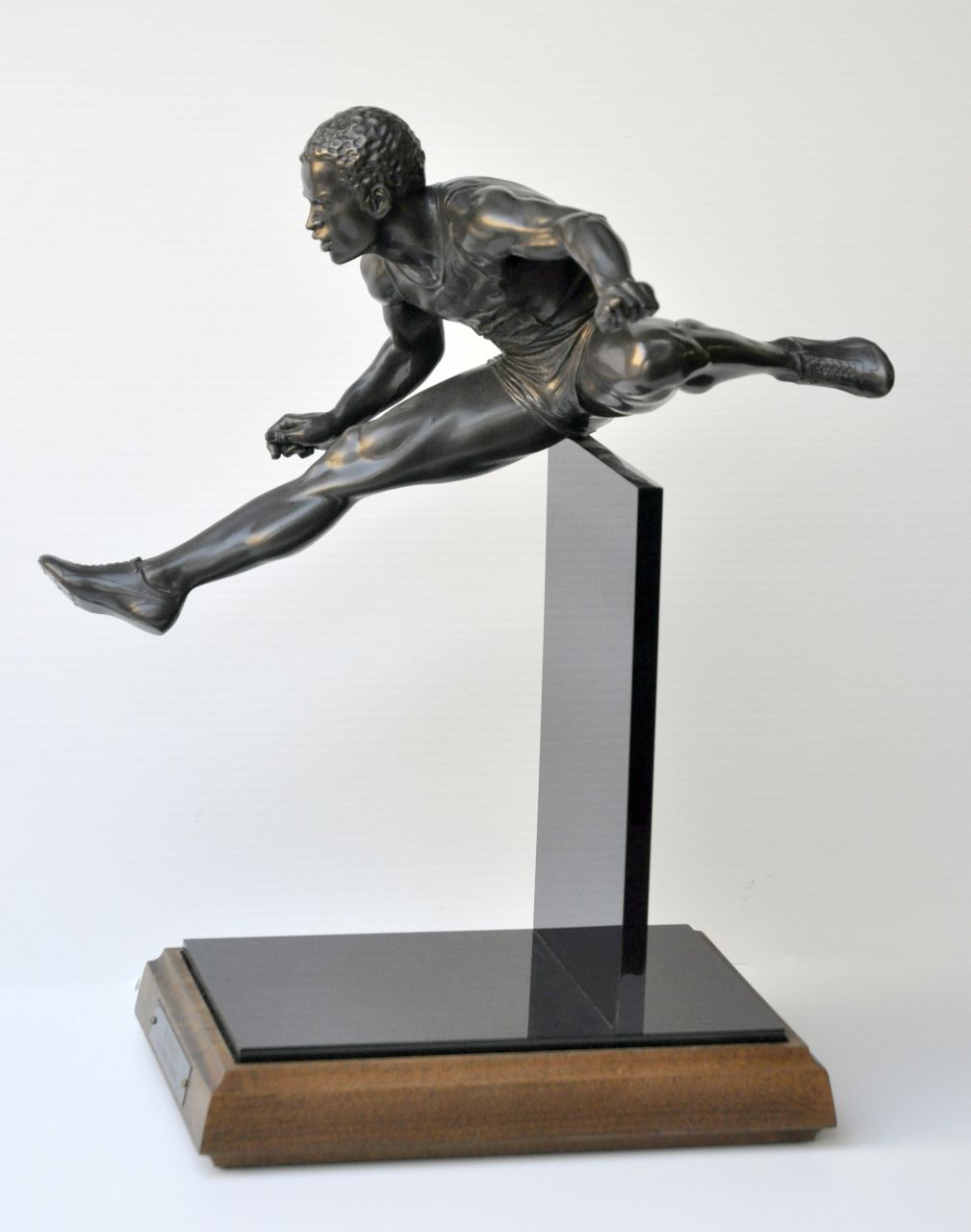 Thomas Schomberg | Der Hürdenläufer, Bronze und Acryl, 46,1 x 22,0 cm, Unterzeichnet auf der Fußsohle, nr. 8/18 und datiert 1984