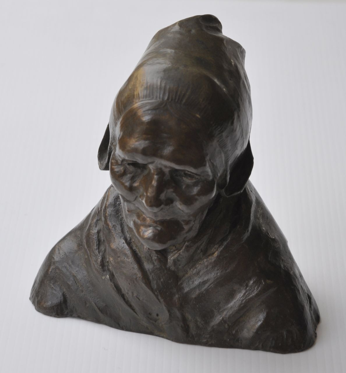 Wijk C.H.M. van | 'Charles' Henri Marie van Wijk, Krijntje, Bronze 23,0 x 22,0 cm, Unterzeichnet auf der Rückseite der Basis und zu datieren um 1903