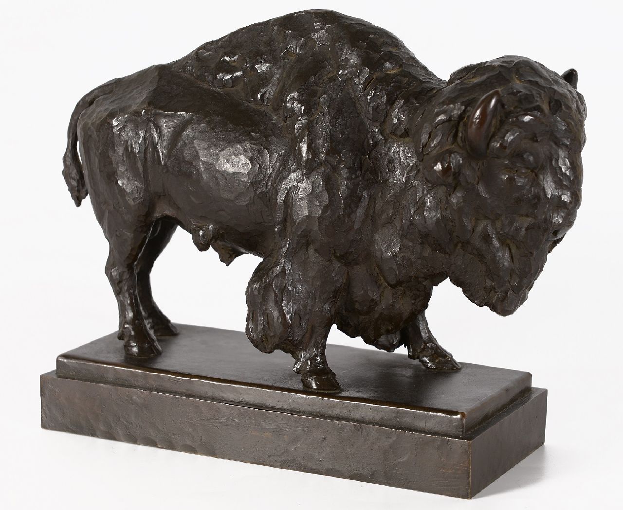 Europese School, begin 20e eeuw   | Europese School, begin 20e eeuw, Bison, Bronze 19,0 x 25,0 cm, signed on the base  'I. Vonka' und datiert 1913