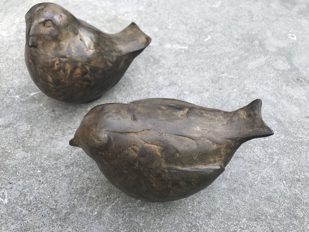 Hemert E. van | Evert van Hemert, Love birds (2), Patinierte Bronze 13,5 x 14,5 cm, Unterzeichnet mit Monogramm unter die Schwänze und zu datieren 2013