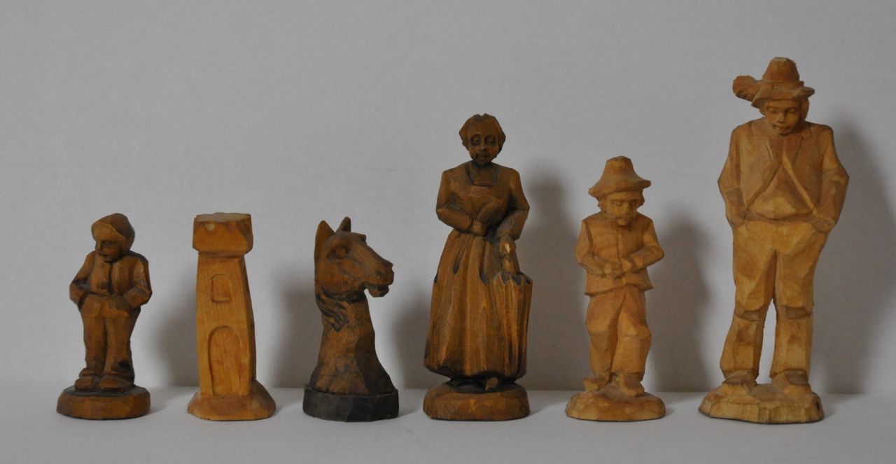 Schaakset | Tiroler Schachspiel, Süddeutschland, Holz, 13,0 x 7,0 cm, executed ca. 1930