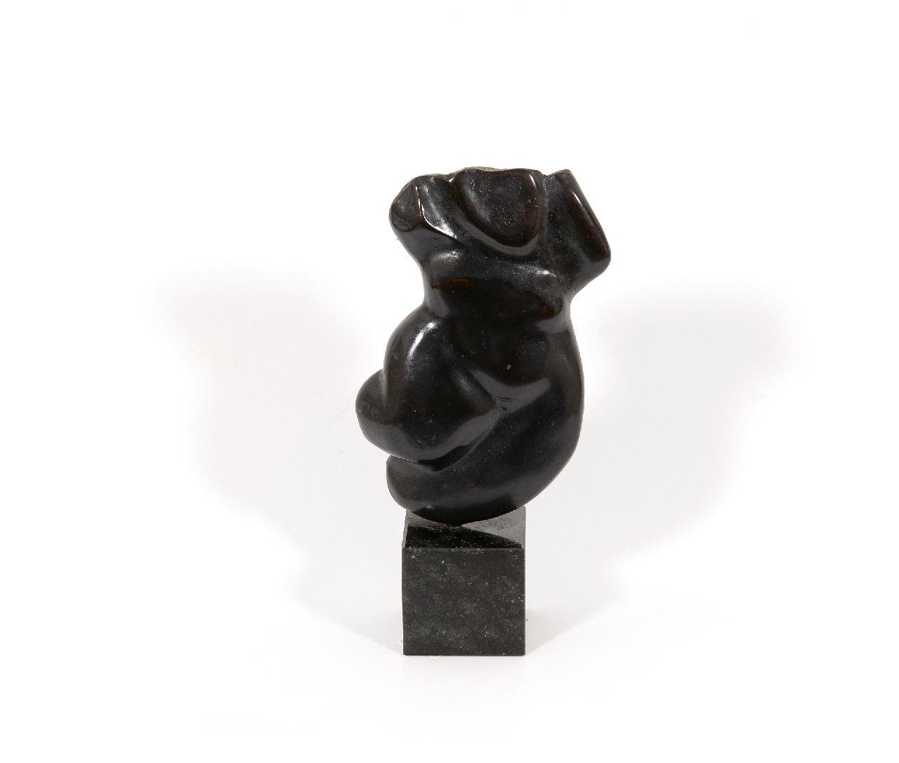 Monica Dael | Weiblicher Torso, Stein, 16,0 cm, gesigneerd op achterkant met monogram