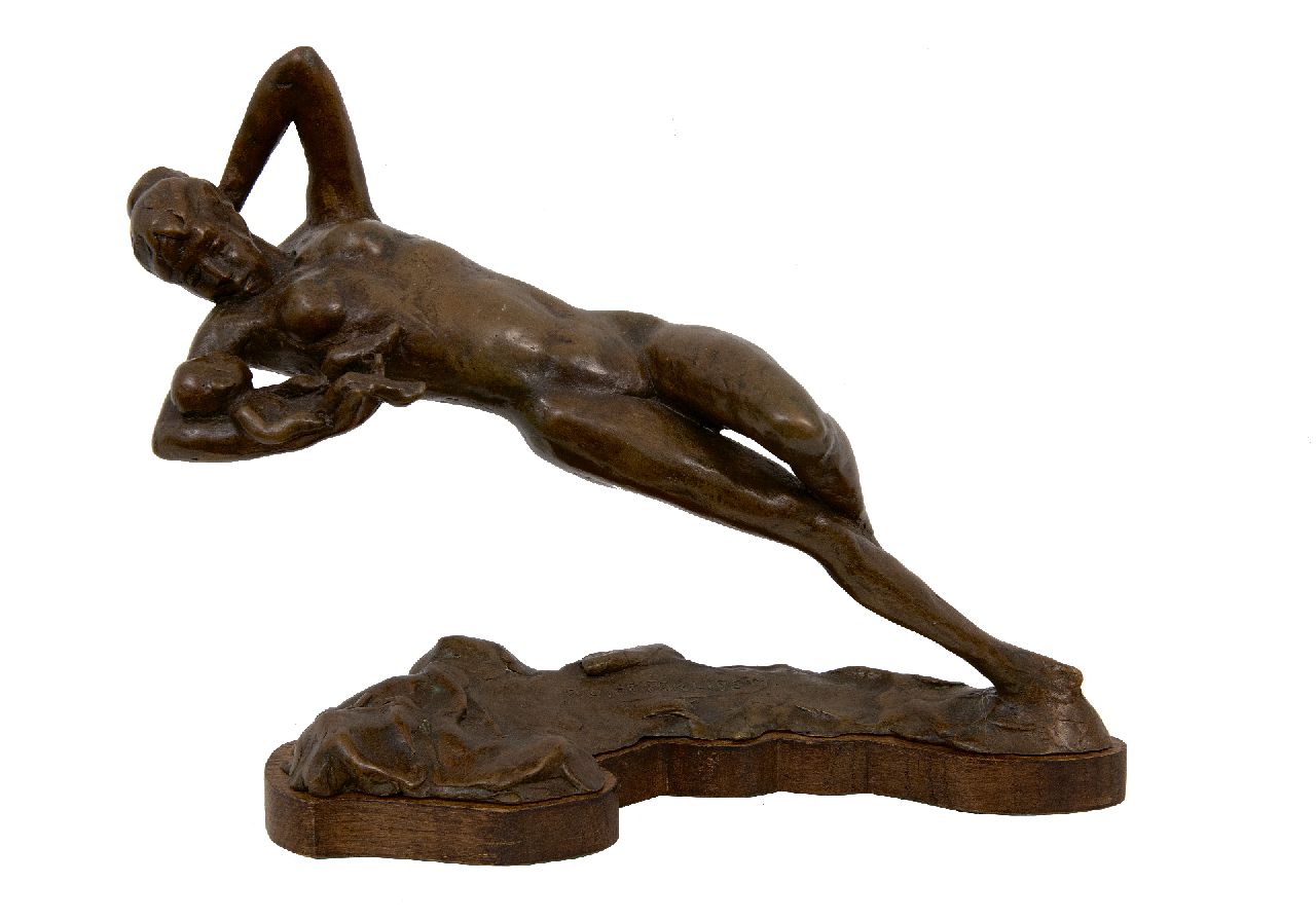 Verkade K.  | Korstiaan 'Kees' Verkade | Skulpturen und Objekte zum Verkauf angeboten | A gift for life, Bronze 26,5 x 30,0 cm, Unterzeichnet auf der Basis und datiert 2010