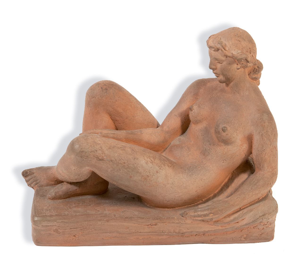 Onbekend 20e eeuw  | Onbekend, Liegender Frauenakt, Terracotta 19,0 x 23,3 cm, Unterzeichnet mit Initialen D - S auf der Basis und datiert '49