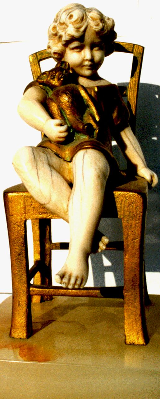 Barthelemy   | Barthelemy, Meisje met beer op stoel, Bronze 10,0 cm, gesigneerd rechtsonder