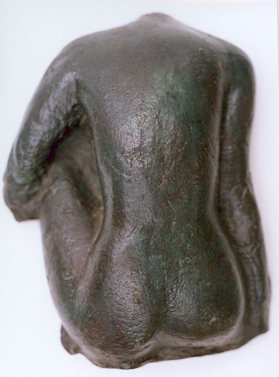 Kogan M.  | Moissey Kogan, Vrouwelijk naakt, Bronze 11,8 x 9,5 cm, gesigneerd met initialen aan binnenzijde