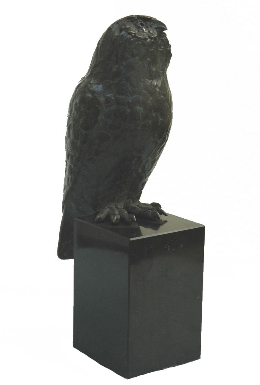 Donker R.J.F.  | Robbert Jan F. Donker, Owl, Bronze 22,0 x 10,2 cm, signed with monogram