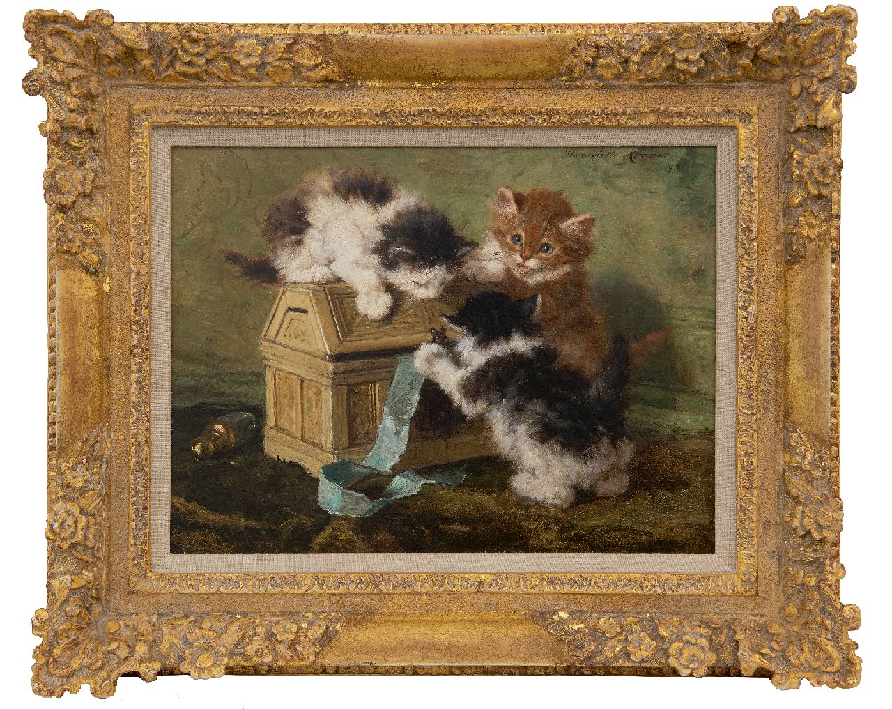 Ronner-Knip H.  | Henriette Ronner-Knip | Gemälde zum Verkauf angeboten | Drei junge Kätzchen spielen mit einer Briefkiste, Öl auf Holz 18,7 x 24,5 cm, Unterzeichnet o.r. und datiert '94