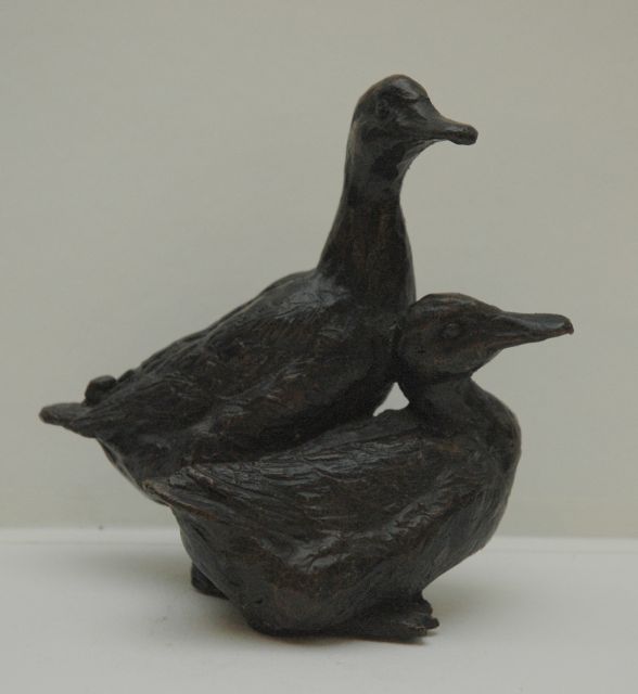 Franz Josef Lipensky | Two ducks, Patinierte Bronze, 11,5 x 11,5 cm, signed underneath