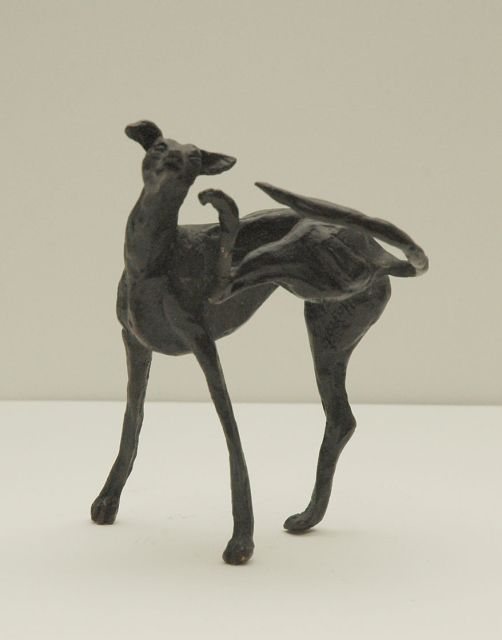 Harriët Glen | The greyhound, Bronze, 10,3 x 8,0 cm, signed on right rear foot