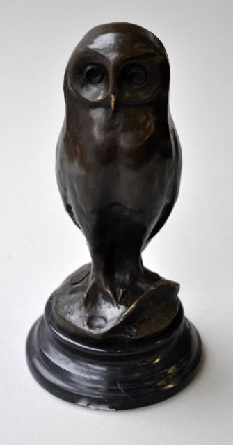 Franse School | Owl, Bronze, 24,8 x 8,4 cm, signed 'Milo' on bronze base