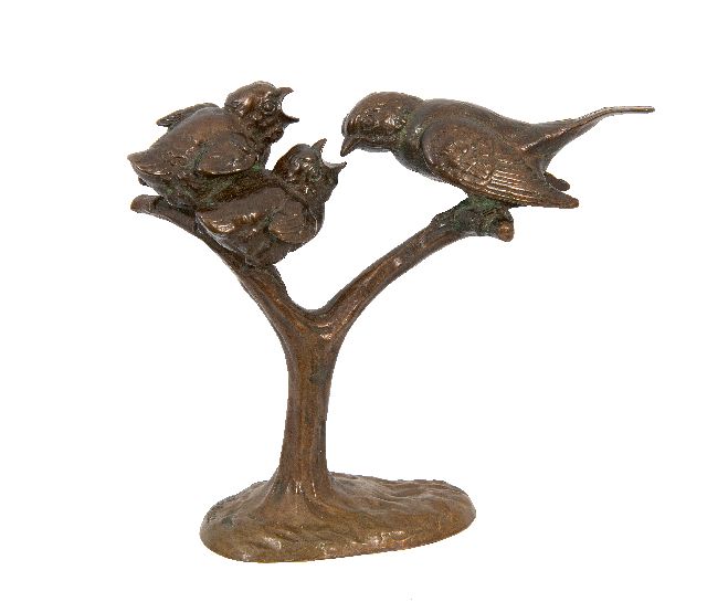 Wilhelm Carl Robra | Mutter Vögel mit Jungen, Bronze, 16,5 x 18,0 cm, Unterzeichnet auf dem Basis