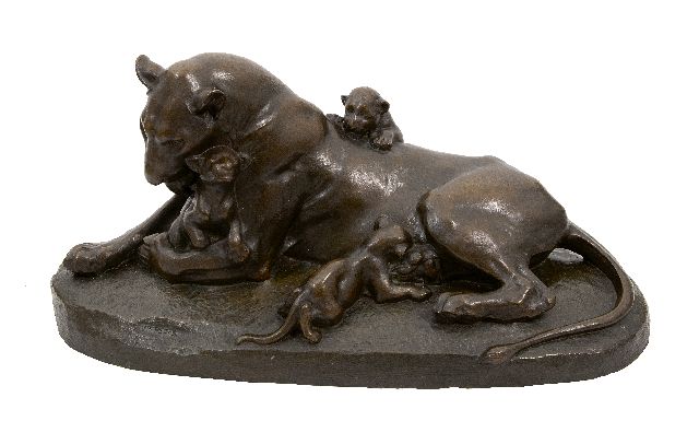 Victor Peter | Liegende Löwin mit drei Jungen, Bronze, 33,0 x 72,0 cm, Unterzeichnet auf der Basis