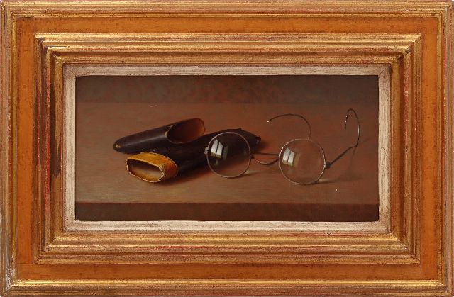 Bubarnik A.G.  | Stillleben einer Brille und eines Brillenetuis, Öl auf Leinwand auf Holz 14,0 x 28,0 cm, Unterzeichnet u.r.