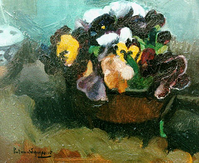 Piet van Wijngaerdt | Violets in a copper pot, Öl auf Leinwand, 34,5 x 40,1 cm, signed l.l.
