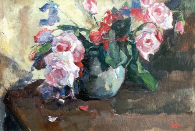 Cor Noltee | A still life with pink roses in a green jar, Öl auf Leinwand, 34,8 x 50,0 cm, signed signed l.r.