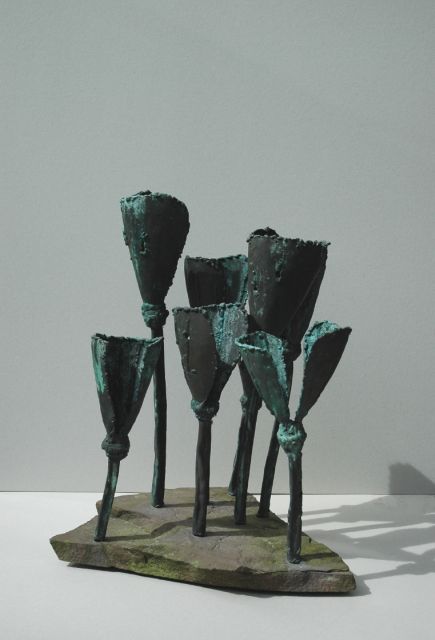 Baar A. van | Kelkbloemen, Bronze und Stein 64,0 x 52,0 cm